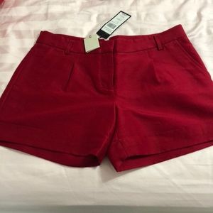 Red short